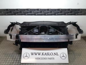 Gebruikte Frontpaneel Mercedes SL (R230) 5.0 SL-500 V8 24V Prijs € 1.000,00 Margeregeling aangeboden door kaslo auto parts