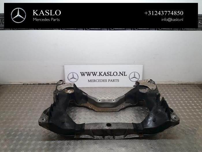 Gebruikte Subframe Mercedes SL (R230) 5.0 SL-500 V8 24V Prijs € 250,00 Margeregeling aangeboden door kaslo auto parts