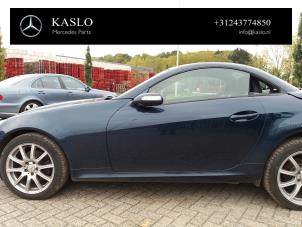 Gebruikte Portier 2Deurs links Mercedes SLK (R171) 3.0 280 V6 24V Prijs € 150,00 Margeregeling aangeboden door kaslo auto parts