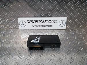 Gebruikte Module Telefoon Mercedes SL (R230) 5.0 SL-500 V8 24V Prijs € 20,00 Margeregeling aangeboden door kaslo auto parts