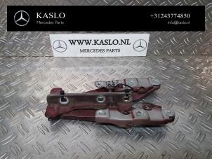 Gebruikte Scharnierset Mercedes CLS (C219) 320 CDI 24V Prijs op aanvraag aangeboden door kaslo auto parts