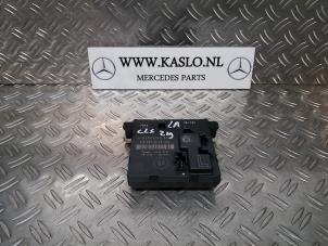 Gebruikte Centrale Deurvergrendelings Module Mercedes CLS (C219) 320 CDI 24V Prijs op aanvraag aangeboden door kaslo auto parts