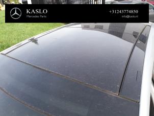 Gebruikte Panoramadak Mercedes R (W251) 5.0 500 V8 32V 4-Matic Prijs € 750,00 Margeregeling aangeboden door kaslo auto parts