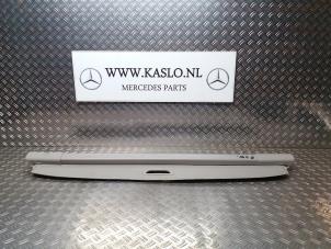 Gebruikte Dekzeil Bagageruimte Mercedes B (W245,242) 2.0 B-180 CDI 16V Prijs € 100,00 Margeregeling aangeboden door kaslo auto parts