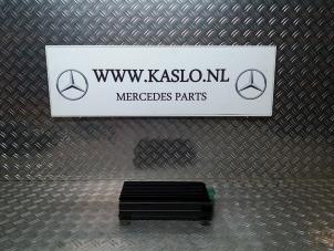 Gebruikte Radio versterker Mercedes CLK (W208) 2.0 200K 16V Prijs € 100,00 Margeregeling aangeboden door kaslo auto parts