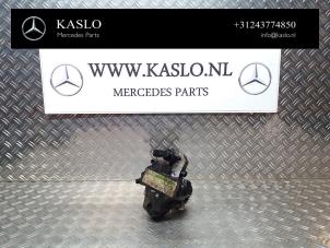 Gebruikte Dieselpomp Mercedes E (W211) 3.0 E-320 CDI V6 24V Prijs € 175,00 Margeregeling aangeboden door kaslo auto parts