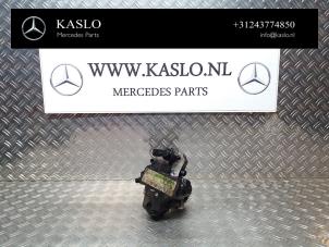 Gebruikte Dieselpomp Mercedes E (W211) 3.0 E-320 CDI V6 24V Prijs € 175,00 Margeregeling aangeboden door kaslo auto parts