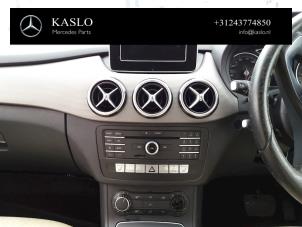 Gebruikte Display Interieur Mercedes B (W246) 2.1 B-200 CDI BlueEFFICIENCY, B-200d 16V Prijs € 150,00 Margeregeling aangeboden door kaslo auto parts