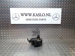 Gebruikte Hogedrukpomp Mercedes E (W212) E-220 CDI 16V BlueEfficiency Prijs € 175,00 Margeregeling aangeboden door kaslo auto parts