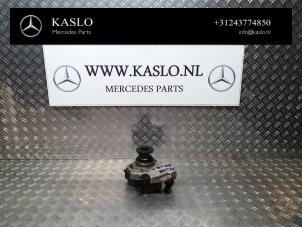 Gebruikte Hogedrukpomp Mercedes ML II (164/4JG) 3.0 ML-320 CDI V6 24V Prijs € 175,00 Margeregeling aangeboden door kaslo auto parts