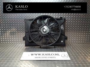Gebruikte Radiateurfan Mercedes SL (R230) 5.0 SL-500 V8 24V Prijs € 200,00 Margeregeling aangeboden door kaslo auto parts