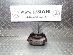 Gebruikte Remklauw (Tang) links-voor Mercedes SL (R230) 5.0 SL-500 V8 24V Prijs € 75,00 Margeregeling aangeboden door kaslo auto parts