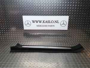 Gebruikte Interieurlijsten Set Mercedes SL (R230) 5.0 SL-500 V8 24V Prijs op aanvraag aangeboden door kaslo auto parts