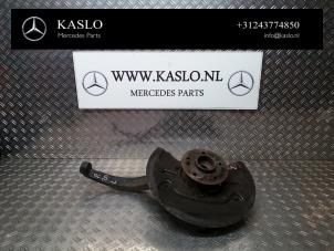 Gebruikte Fusee links-voor Mercedes R (W251) 3.0 320 CDI 24V 4-Matic Prijs op aanvraag aangeboden door kaslo auto parts