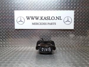 Gebruikte Remklauw (Tang) rechts-voor Mercedes C (C204) 1.8 C-180 CGI 16V BlueEfficiency Prijs op aanvraag aangeboden door kaslo auto parts