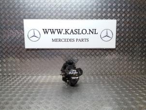 Gebruikte Hogedrukpomp Mercedes C (W204) 3.0 C-320 CDI V6 24V Prijs € 175,00 Margeregeling aangeboden door kaslo auto parts
