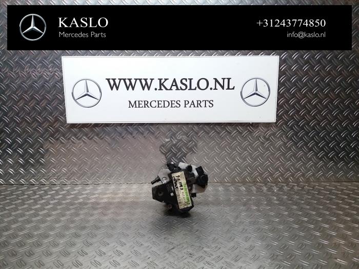Gebruikte Hogedrukpomp Mercedes E (W211) 3.0 E-320 CDI 24V Prijs op aanvraag aangeboden door kaslo auto parts