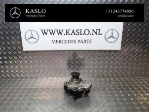 Gebruikte Hogedrukpomp Mercedes E (W212) E-350 CDI V6 24V BlueEfficiency Prijs € 175,00 Margeregeling aangeboden door kaslo auto parts