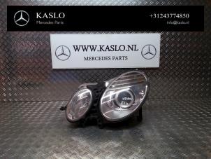 Gebruikte Linker Koplamp Mercedes E (W211) 2.2 E-220 CDI 16V Prijs op aanvraag aangeboden door kaslo auto parts