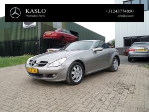 Gebruikte Portier 2Deurs links Mercedes SLK (R171) 1.8 200 K 16V Prijs € 150,00 Margeregeling aangeboden door kaslo auto parts