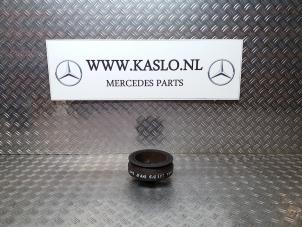 Gebruikte Krukas Poelie Mercedes CLS (C219) 500 5.0 V8 24V Prijs € 50,00 Margeregeling aangeboden door kaslo auto parts