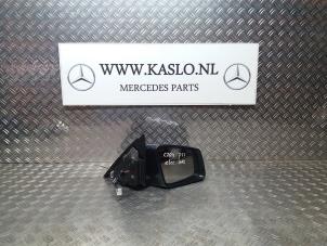 Gebruikte Buitenspiegel rechts Mercedes C (W204) 3.0 C-320 CDI V6 24V Prijs € 150,00 Margeregeling aangeboden door kaslo auto parts