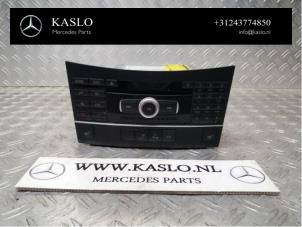 Gebruikte Radiobedienings paneel Mercedes E (R207) E-220 CDI 16V BlueEfficiency Prijs € 150,00 Margeregeling aangeboden door kaslo auto parts