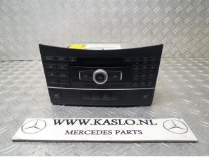 Gebruikte Radiobedienings paneel Mercedes E (C207) E-250 CDI 16V Prijs € 100,00 Margeregeling aangeboden door kaslo auto parts