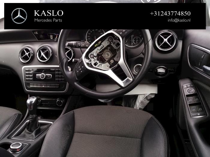 Display Interieur Mercedes A (W176), 2012 / 2018 1.5 A-180 CDI, A-180d 16V, Hatchback, Diesel, 1.461cc, 80kW (109pk), FWD, OM607951; K9K, 2012-06 / 2018-05, 176.012; 176.212 (Gebruikt)