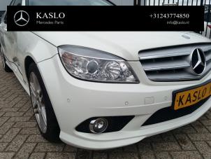 Gebruikte Koplamp rechts Mercedes C Estate (S204) 3.0 C-320 CDI V6 24V Prijs € 200,00 Margeregeling aangeboden door kaslo auto parts