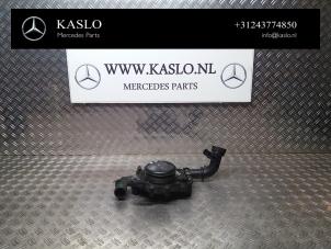Gebruikte Waterpomp Mercedes E (W212) E-220 CDI 16V BlueEfficiency Prijs € 50,00 Margeregeling aangeboden door kaslo auto parts