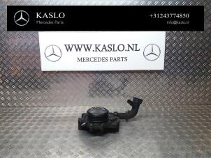 Gebruikte Waterpomp Mercedes E (W212) E-220 CDI 16V BlueEfficiency Prijs € 50,00 Margeregeling aangeboden door kaslo auto parts