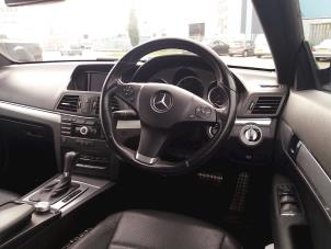 Gebruikte Radiobedienings paneel Mercedes E (C207) E-350 CDI V6 24V Prijs € 100,00 Margeregeling aangeboden door kaslo auto parts