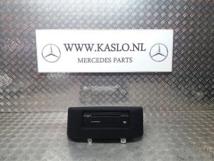Gebruikte DVD Speler Mercedes SLK (R171) 3.5 350 V6 24V Prijs € 125,00 Margeregeling aangeboden door kaslo auto parts