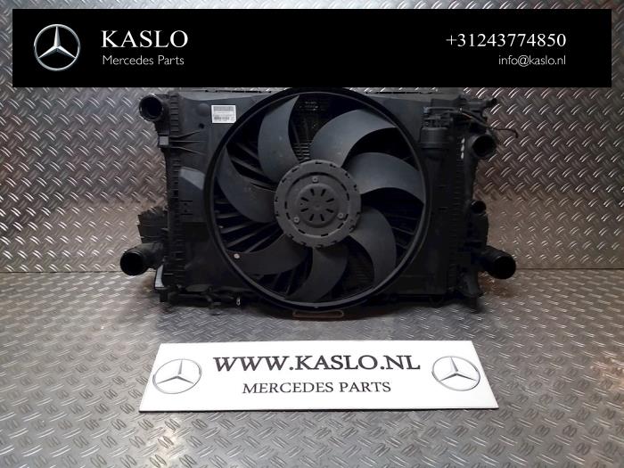 Airco Condensor van een Mercedes-Benz E (W212) E-300 BlueTec Hybrid V6 24V 2013