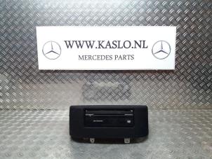 Gebruikte DVD Speler Mercedes SLK (R171) 1.8 200 K 16V Prijs € 125,00 Margeregeling aangeboden door kaslo auto parts