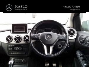 Gebruikte Display Interieur Mercedes B (W246) 1.8 B-180 CDI BlueEFFICIENCY 16V Prijs € 50,00 Margeregeling aangeboden door kaslo auto parts