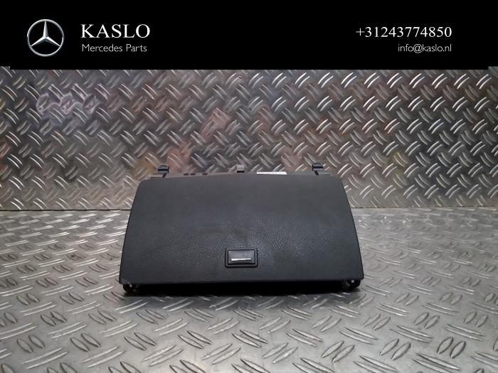 Gebruikte Display Interieur Mercedes C Estate (S204) 1.8 C-180 CGI 16V Prijs € 100,00 Margeregeling aangeboden door kaslo auto parts