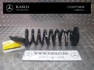 Gebruikte Veerschroef achter Mercedes C (C205) C-220d 2.2 16V BlueTEC Prijs € 50,00 Margeregeling aangeboden door kaslo auto parts