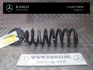 Gebruikte Veerschroef achter Mercedes C (C205) C-220d 2.2 16V BlueTEC Prijs € 50,00 Margeregeling aangeboden door kaslo auto parts