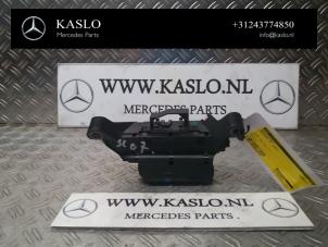 Gebruikte Zekeringkast Mercedes SL (R230) 3.5 SL-350 V6 24V Prijs op aanvraag aangeboden door kaslo auto parts