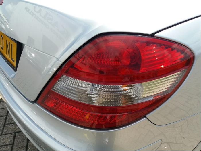 Achterlicht rechts van een Mercedes-Benz SLK (R171) 1.8 200 K 16V 2006