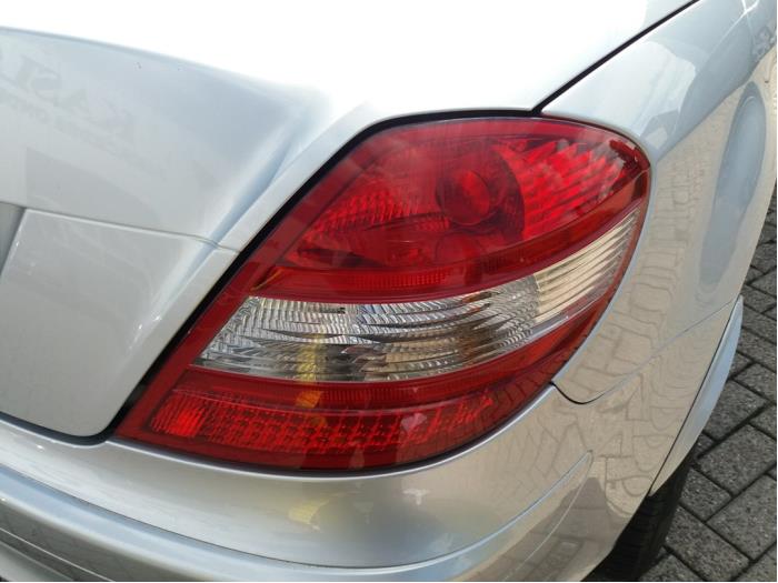 Achterlicht rechts van een Mercedes-Benz SLK (R171) 1.8 200 K 16V 2006