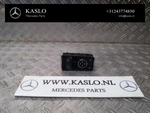 Gebruikte Schakelaar Elektrisch Raam Mercedes SLK (R172) Prijs € 50,00 Margeregeling aangeboden door kaslo auto parts