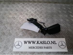 Gebruikte Veiligheidsgordel Insteek rechts-achter Mercedes C (C205) C-250d 2.2 16V BlueTEC Prijs op aanvraag aangeboden door kaslo auto parts