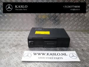 Gebruikte CD Wisselaar Mercedes S (W220) 3.2 S-320 CDI 24V Prijs € 150,00 Margeregeling aangeboden door kaslo auto parts