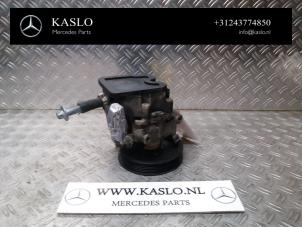 Gebruikte Stuurpomp Mercedes S (W220) 3.2 S-320 CDI 24V Prijs € 75,00 Margeregeling aangeboden door kaslo auto parts
