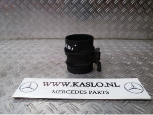 Gebruikte Luchtmassameter Mercedes A (W176) 1.5 A-180 CDI, A-180d 16V Prijs € 40,00 Margeregeling aangeboden door kaslo auto parts