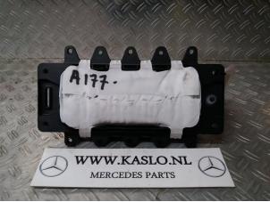 Gebruikte Airbag rechts (Dashboard) Mercedes A (177.0) 2.0 A-220 Turbo 16V Prijs € 175,00 Margeregeling aangeboden door kaslo auto parts