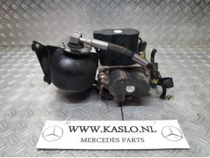 Gebruikte Kleppenblok hydraulisch Mercedes SL (R230) 3.5 SL-350 V6 24V Prijs op aanvraag aangeboden door kaslo auto parts
